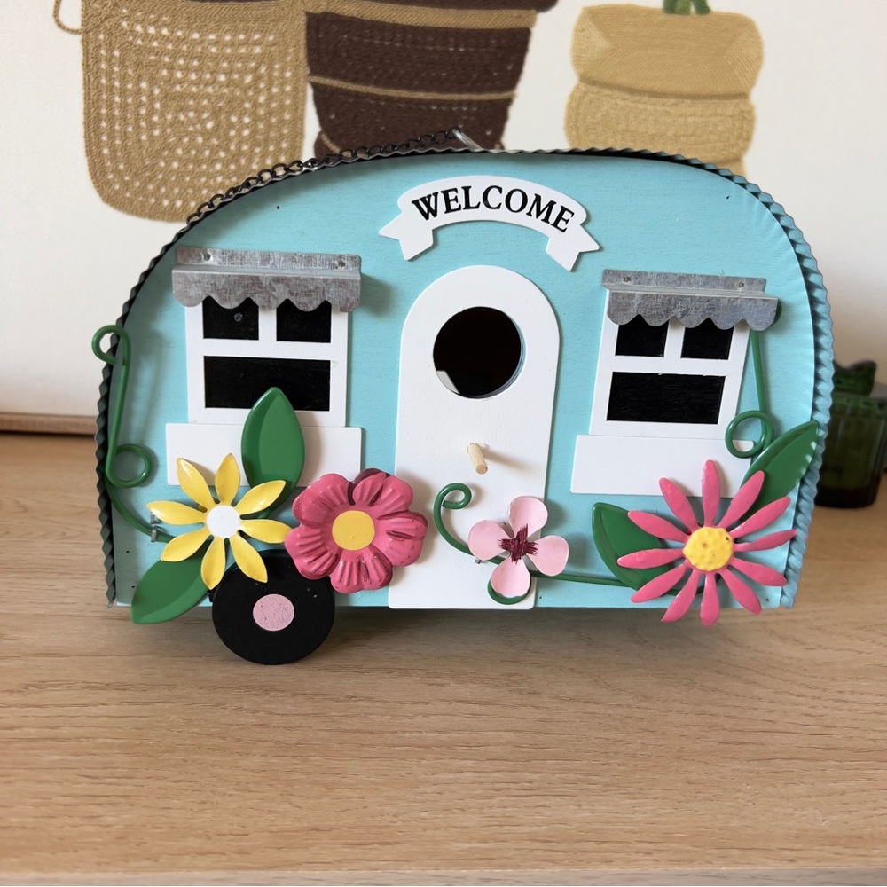 Colorful Bird House Camper - Picture 5 of 7
